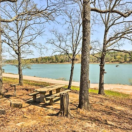 Charming Home With Porch Walk To Greers Ferry Lake! Fairfield Bay Eksteriør billede