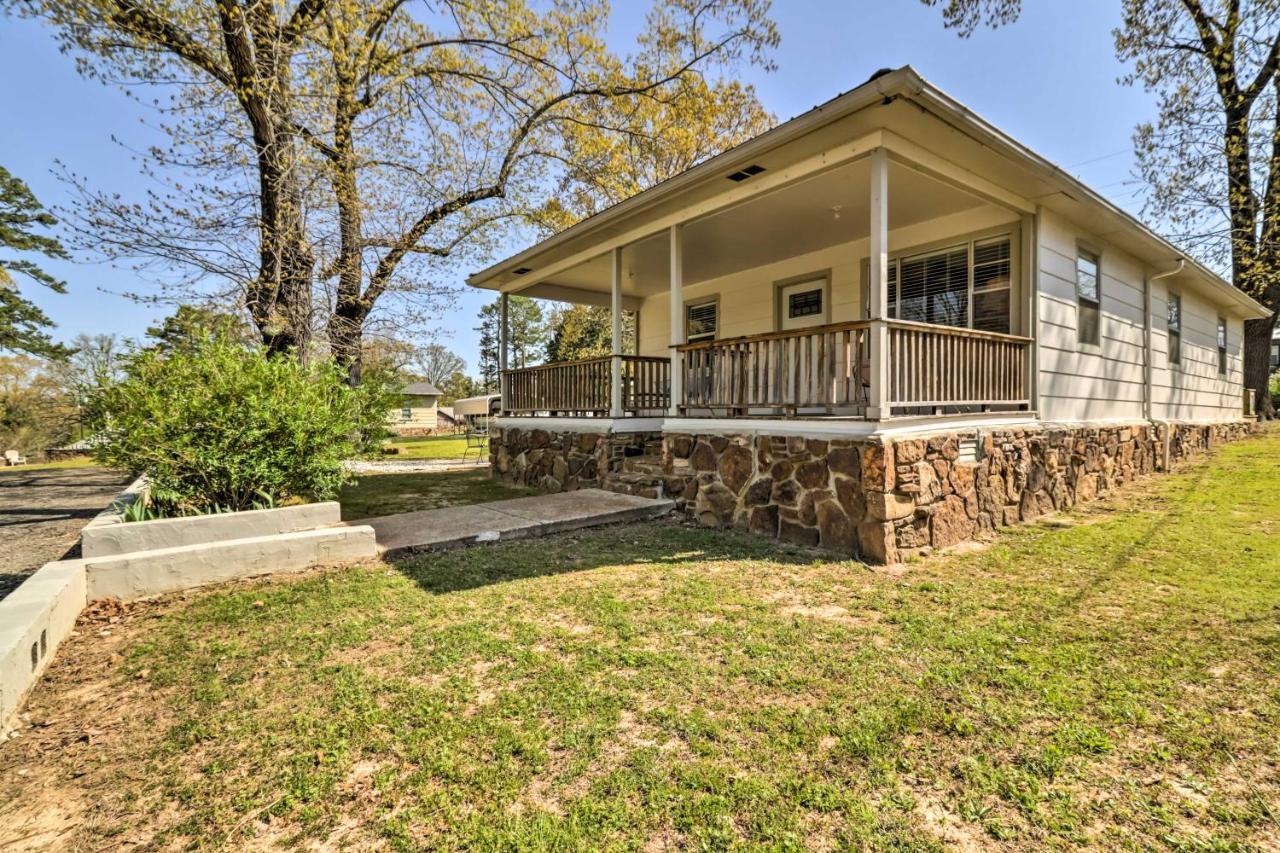 Charming Home With Porch Walk To Greers Ferry Lake! Fairfield Bay Eksteriør billede