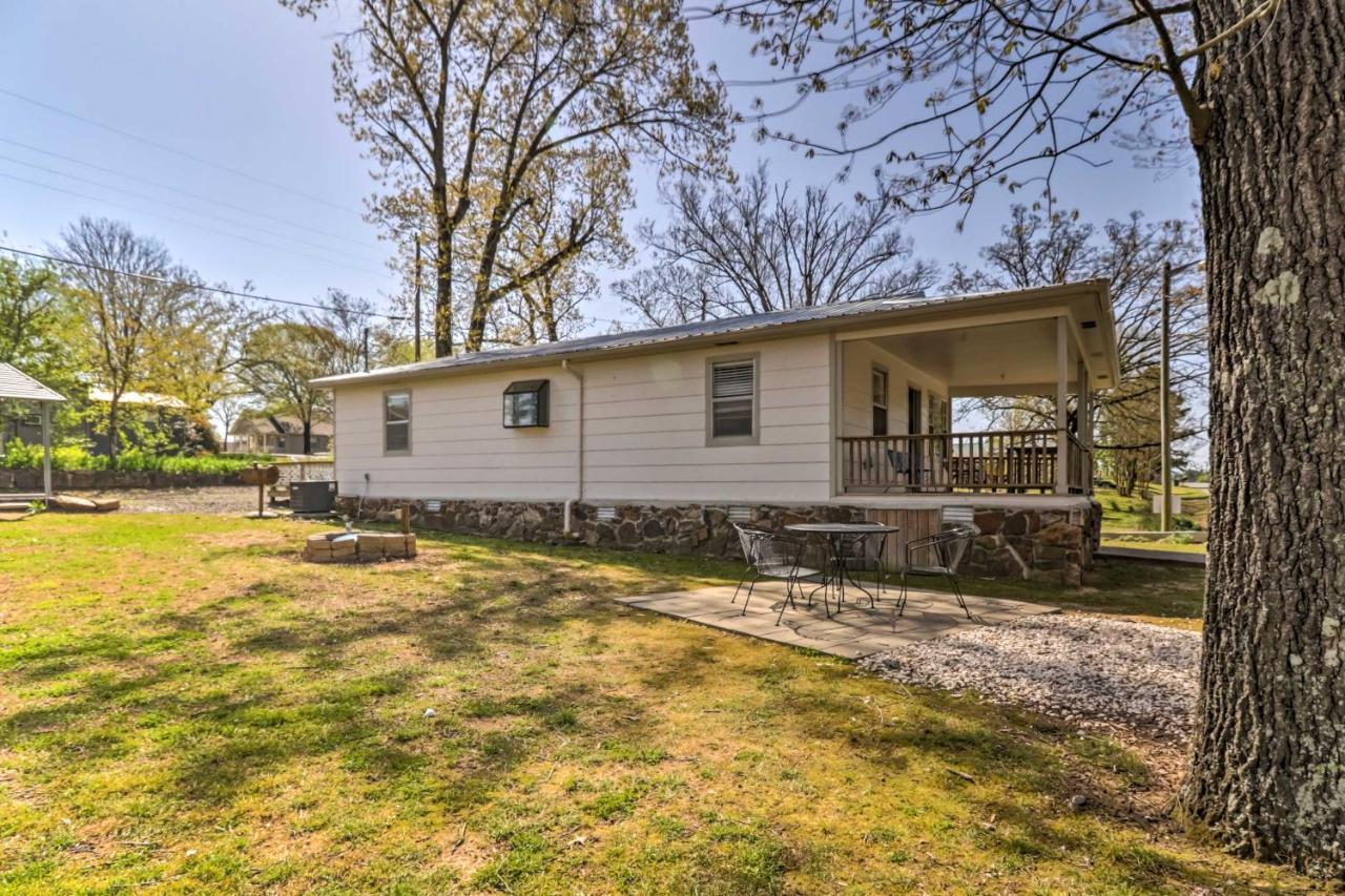 Charming Home With Porch Walk To Greers Ferry Lake! Fairfield Bay Eksteriør billede