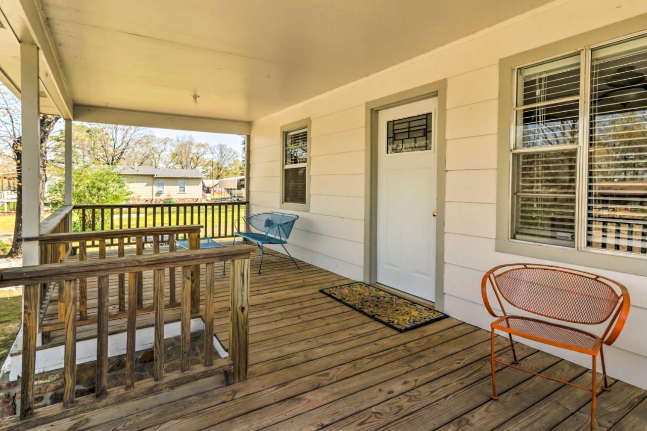 Charming Home With Porch Walk To Greers Ferry Lake! Fairfield Bay Eksteriør billede