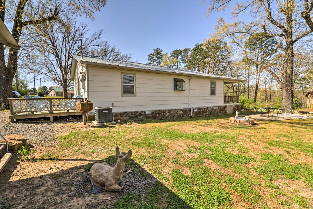 Charming Home With Porch Walk To Greers Ferry Lake! Fairfield Bay Eksteriør billede