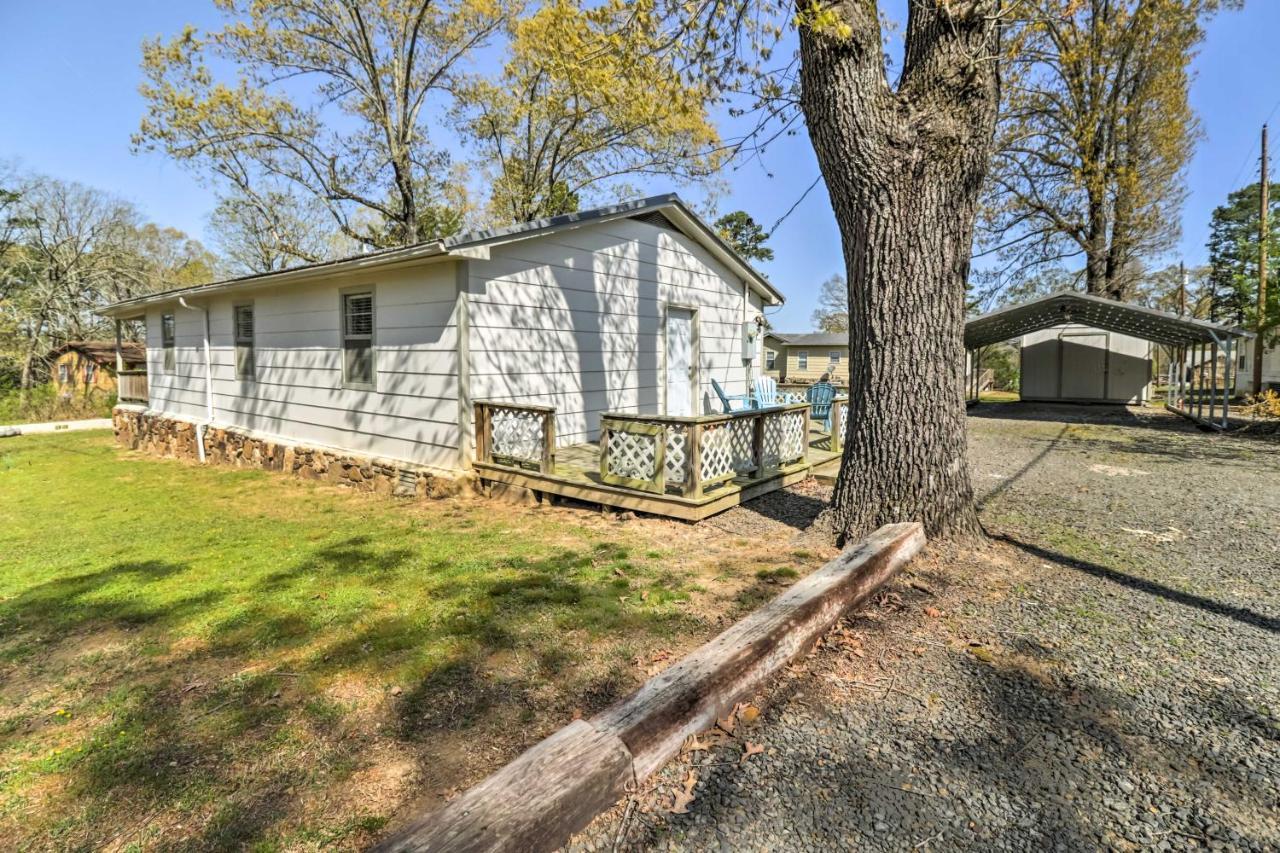 Charming Home With Porch Walk To Greers Ferry Lake! Fairfield Bay Eksteriør billede